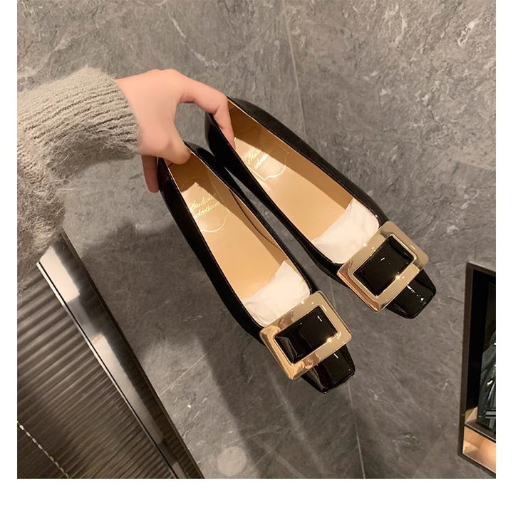 Dame elegante slippers med dekorativ metalspænde Stilla
