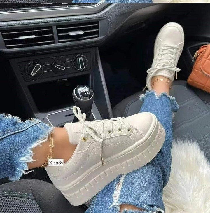 Dame Plateau Sneakers med skinnende detaljer og skridsikker sål Stilla