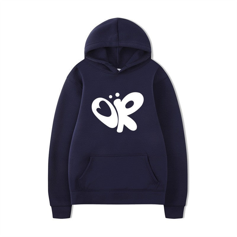 Dame hoodie med stort print og praktisk kænguru lomme Skovae