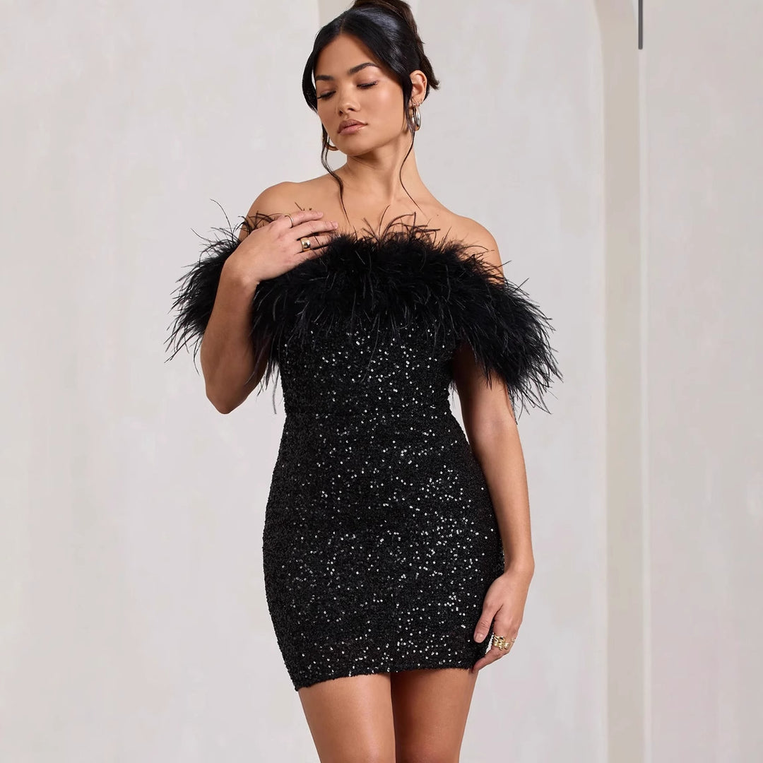 Kvinder Elegant Mini Kjole med Off-Shoulder Design og Fjer-Pyntede Elementer