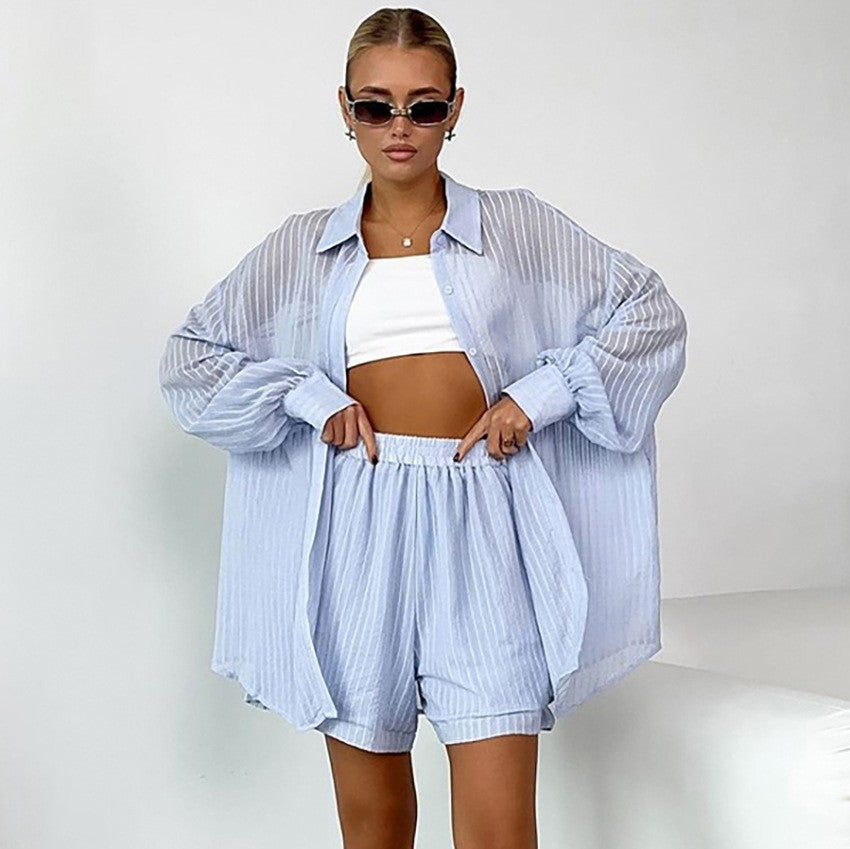 Dame legers Blusenshirt med brede shorts og minimalistiske detaljer Stilla
