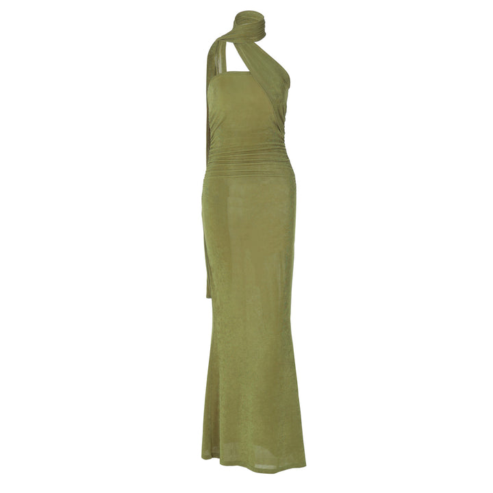 Dame Elegant aftenkjole med off-shoulder halterdesign og figurvenlig drapering Skovae