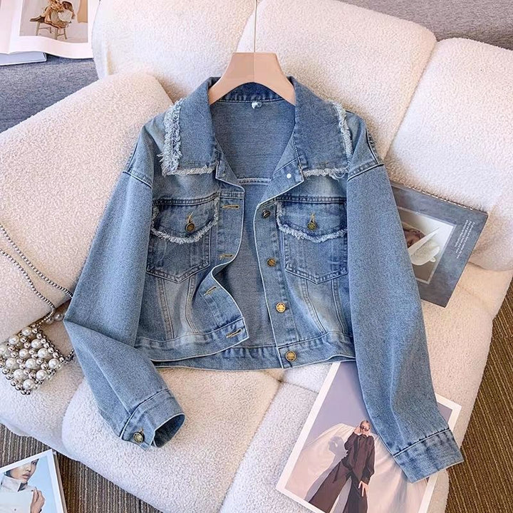 Dame cropped denim jakke med frynser og knapdetaljer Stilla