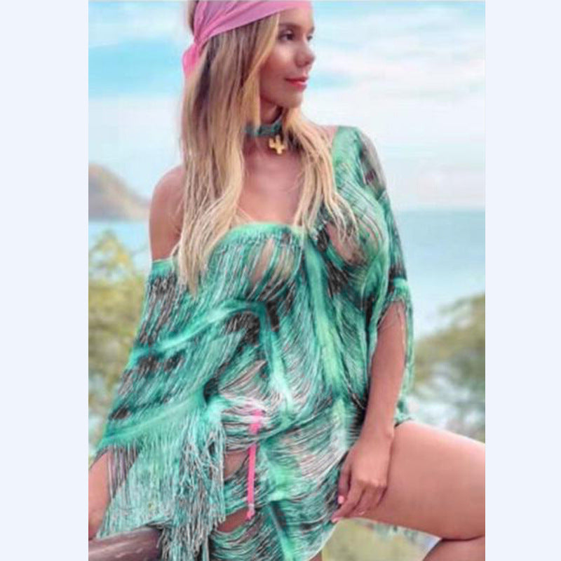 Dame strandponcho med farverigt frynse-design og V-hals Stilla
