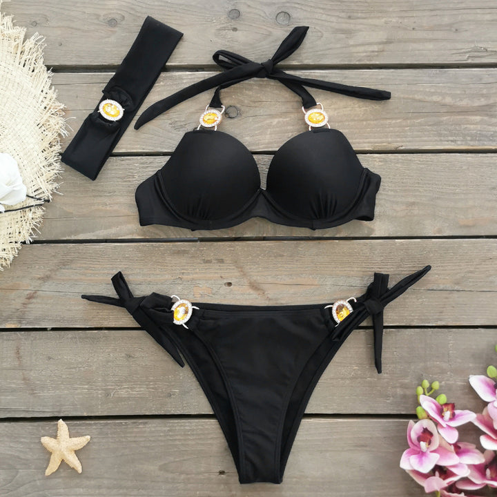 Dame bikini-sæt med glamourøse detaljer og praktisk bære-system Stilla