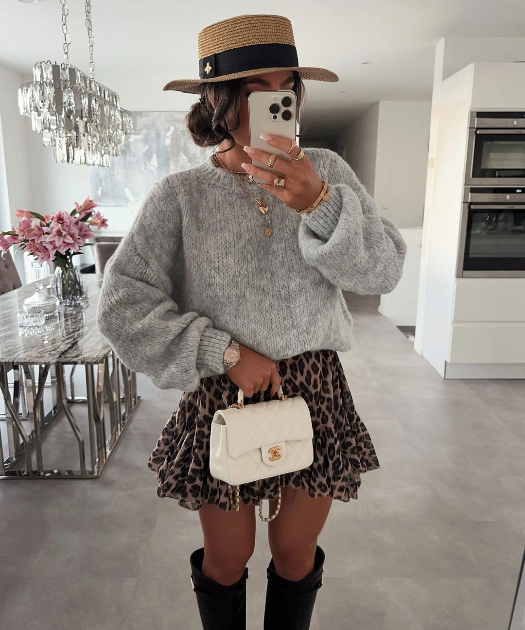Kvinders oversized strikket sweater med voluminøse ærmer og moderne design Stilla