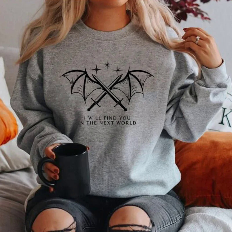Kvinders sweatshirt med kunstnerisk grafisk design og inspirerende bogstaver Stilla