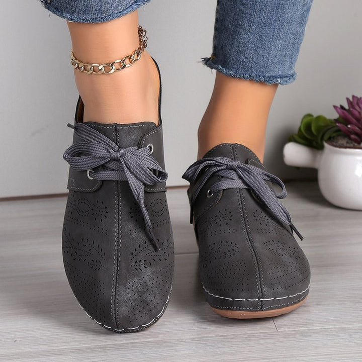 Dame åndbare sneakers med nostalgisk design og fine perforeringer Stilla