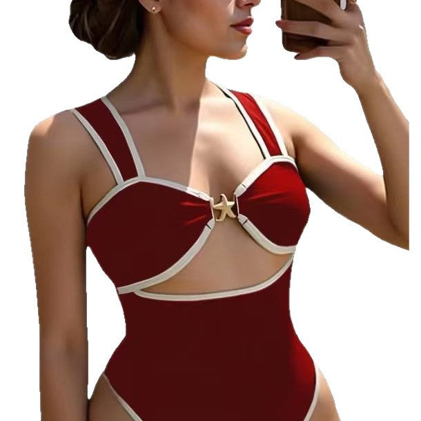 Dame one-piece badedragt med elegant snit og justerbare stropper Skovae