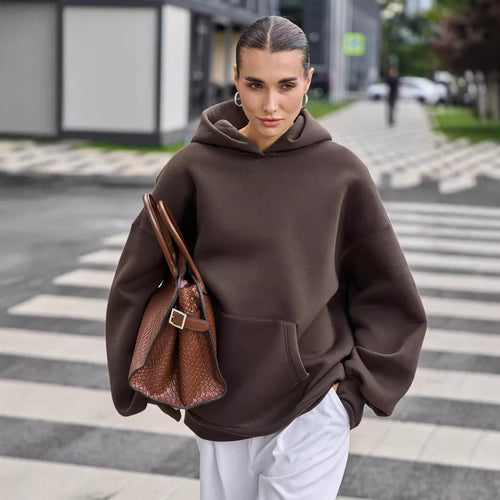 Kvinders oversized hoodie med voluminøse ærmer og integreret kængurulomme Skovae