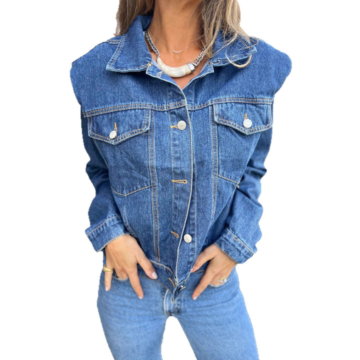 Kvinders denimjakke i et moderne snit med praktiske lommer og trendy detaljer Stilla