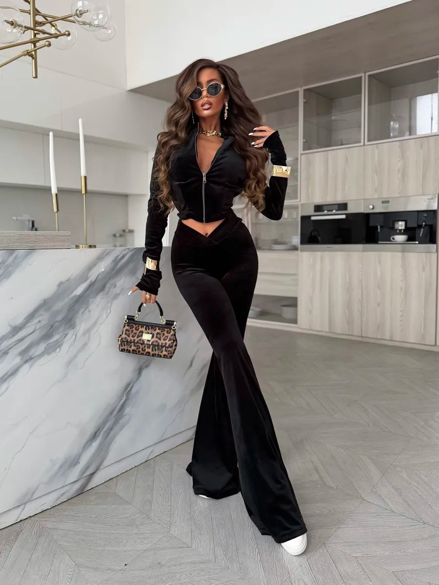 Dames elegant og tætsiddende lounge sæt med cropped jakke og brede bukseben Skovae