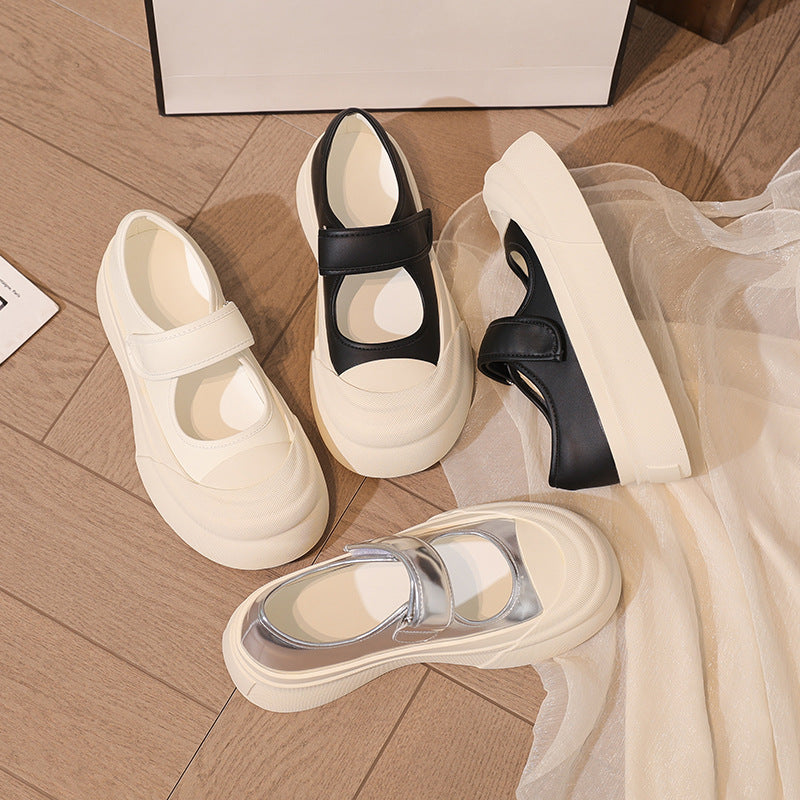 Damernes Behagelige Sneakers med et glinsende overmateriale og justerbar velcro Stilla