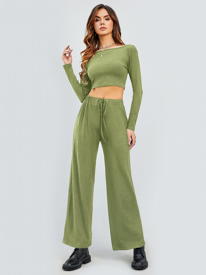 Dame afslappet to-delt sæt med cropped top og brede bukser Stilla