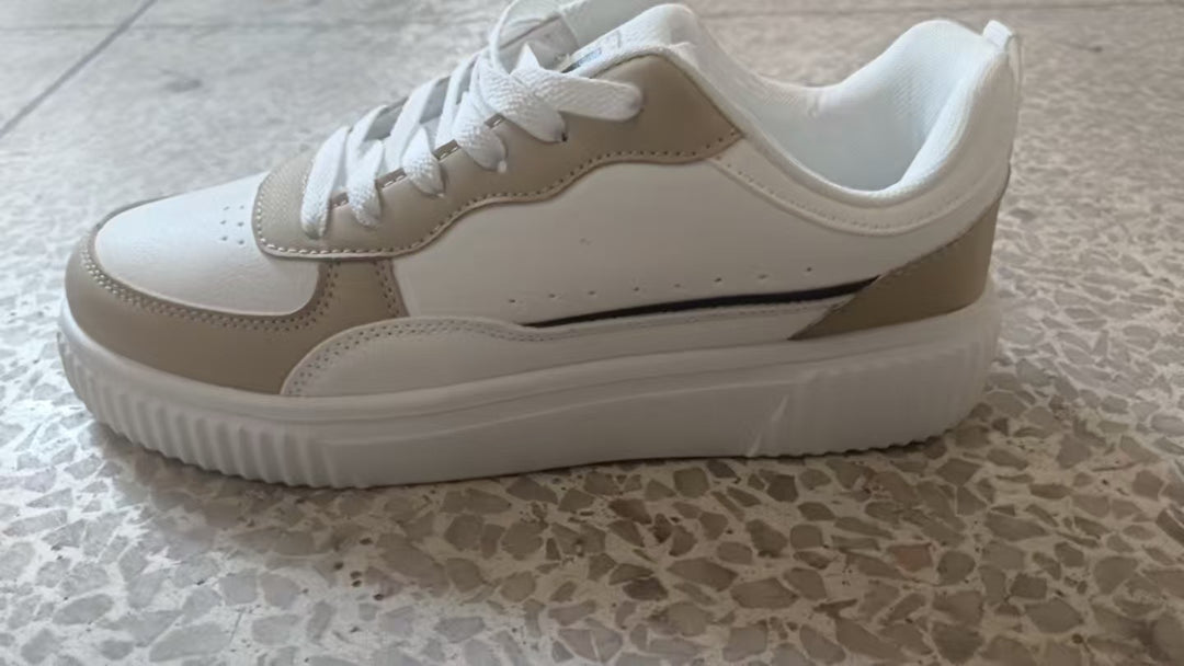 Dame nan Plateau-Sneaker med særlig tykk sål og polstret komfortfodbed Skovae