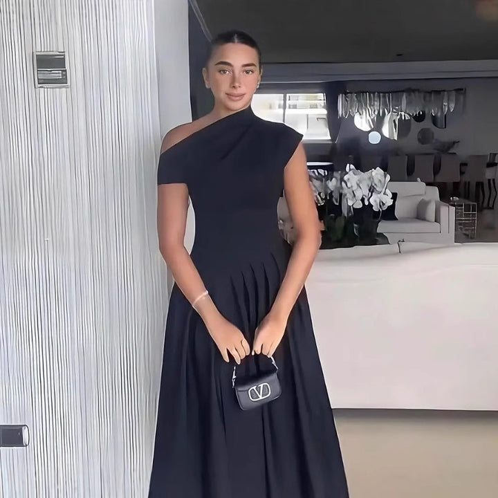 Dame elegant maxikjole med asymmetrisk one-shoulder-design og svingende skørt Skovae