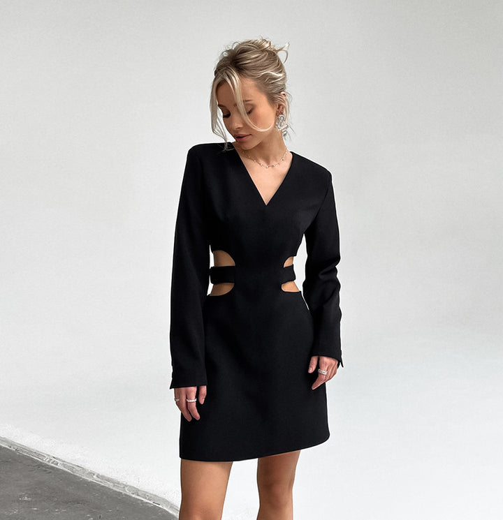 Dame Skaterkjole med elegant V-udskæring og raffineret cut-out design Stilla