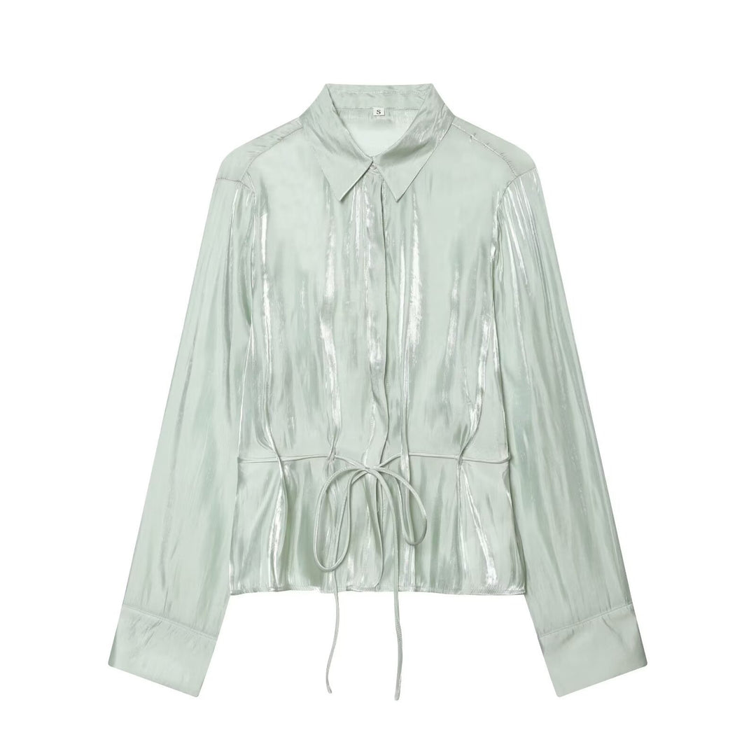 Dame skinnende bluse med justerbar talje og elegant krave Skovae
