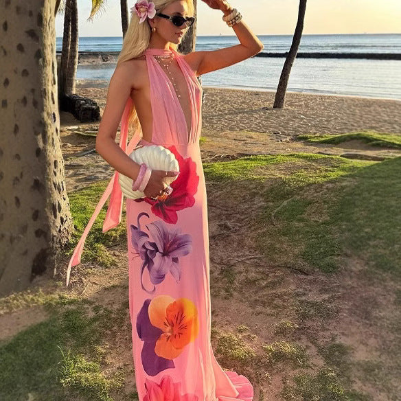 Femme Halterneck Floral Maxi Kjole med Deep V Detalje Stilla