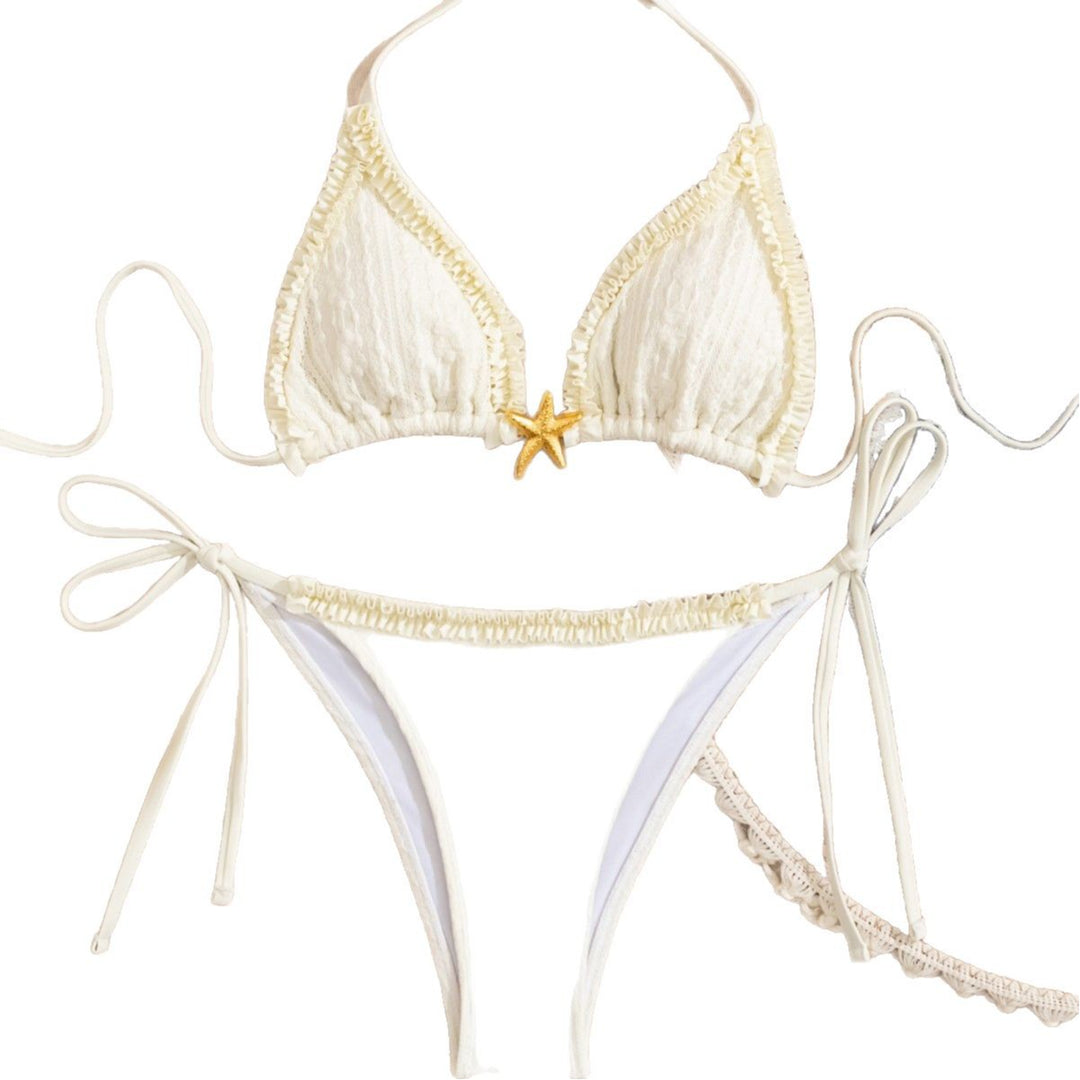 Damer triangel-bikini med fine flæsedetaljer og elegant musling-applikation Skovae