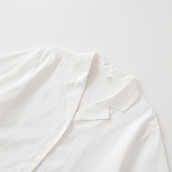Dame kortærmet bluse med elegant snit og høj kvalitets satin overflade Skovae