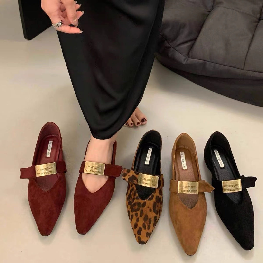 Kvinder spidse luksus slippers med detaljeret metallisk accent Stilla