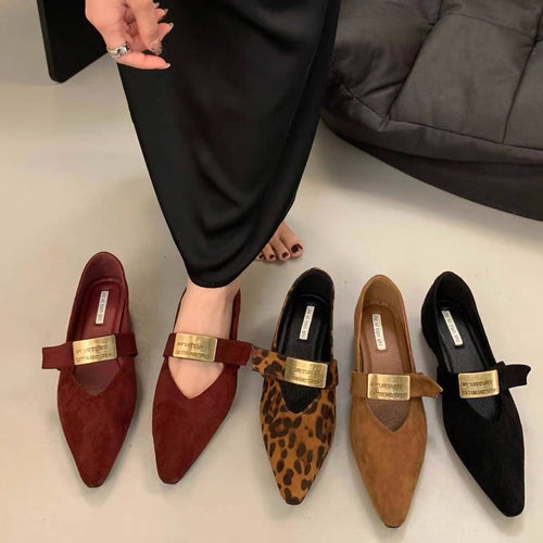 Kvinder spidse luksus slippers med detaljeret metallisk accent Stilla