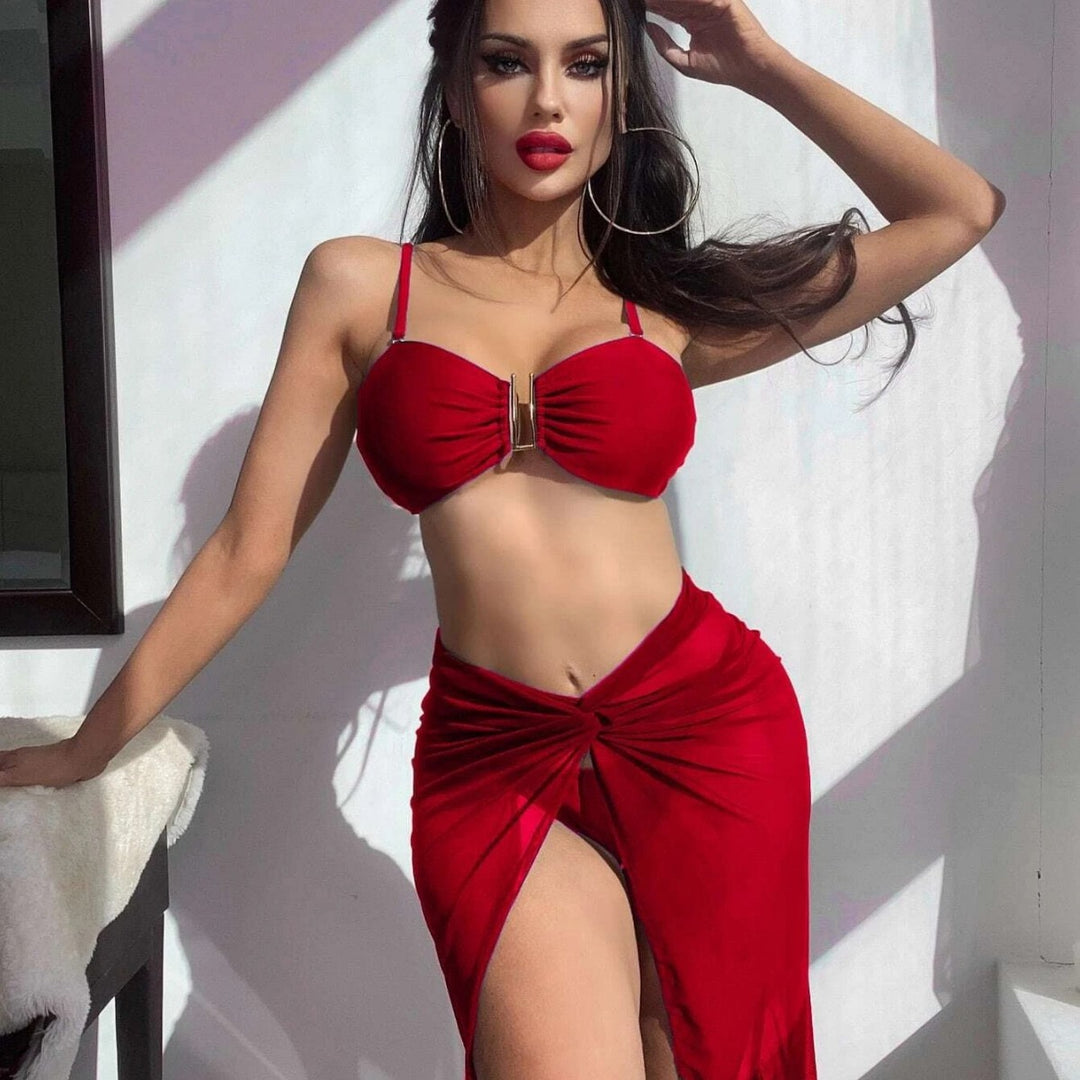 Dame bikini-sæt med fashionabel viklesarong og elegant top Stilla