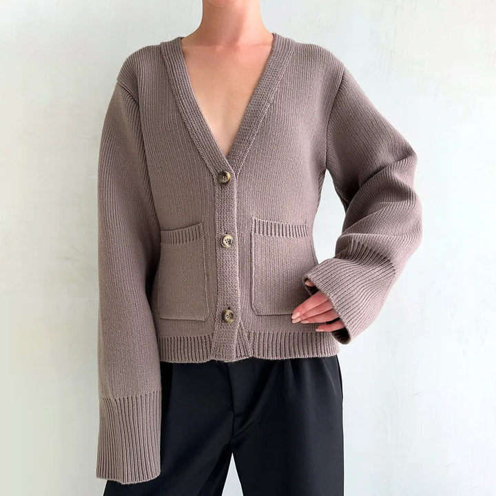 Kvinders cardigan med dyb V-hals og store lommer Stilla