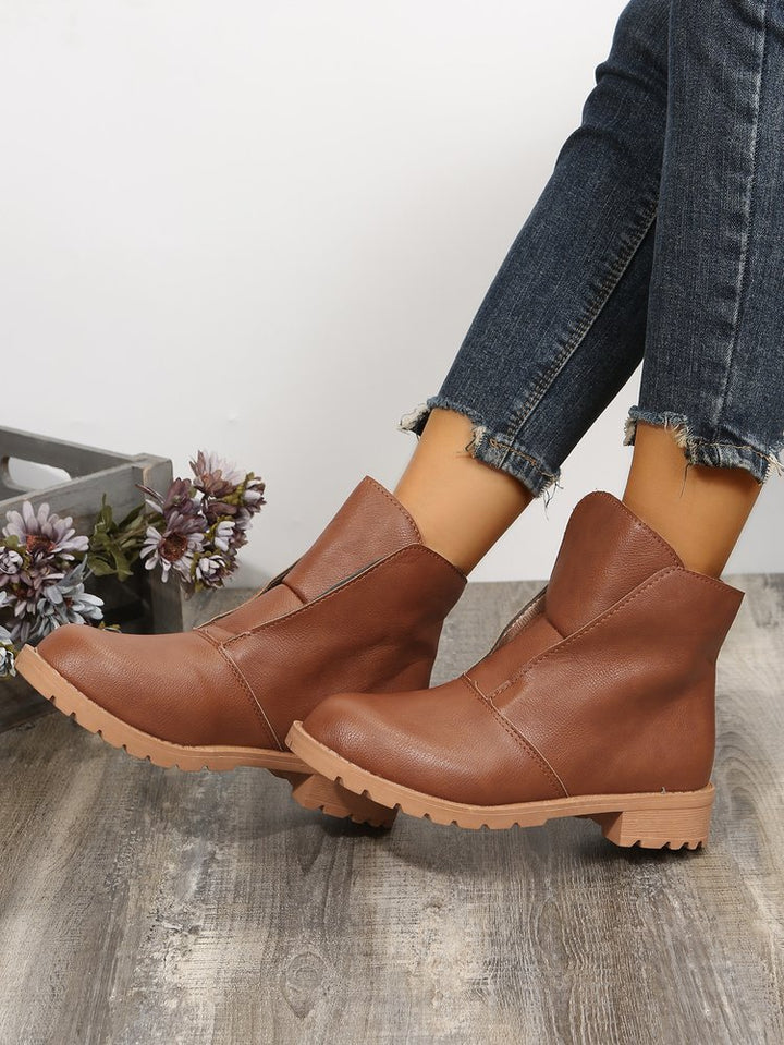 Dame støvletter med moderne snit og skridsikker sål Stilla