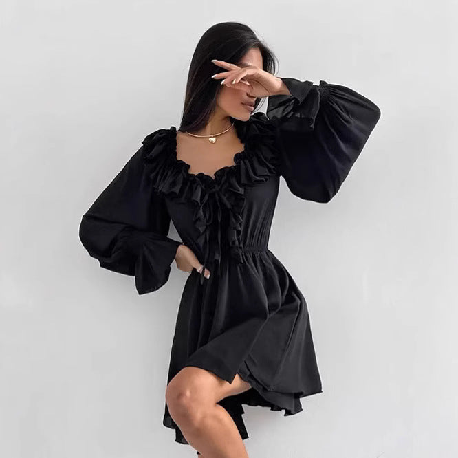 Damekjole med rynker og off-shoulder design Stilla