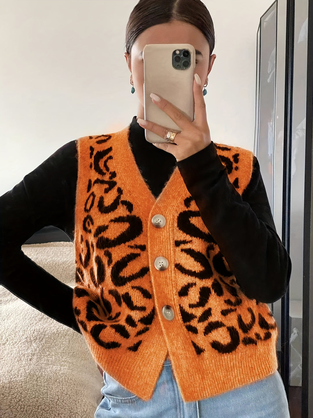 Dame strikket vest med elegant leopardmønster og knapper af høj kvalitet Stilla