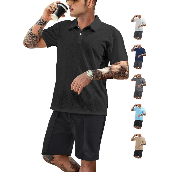 Herrer to-delt sommer-rejse-sæt med tekstureret kortærmet poloshirt og funktionelle mesh-shorts Skovae