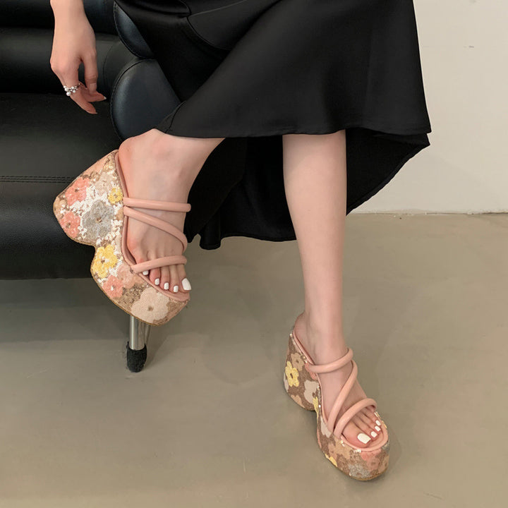 Dame Plateau-sandaler med blomsterpaillettesdesign og elegant remdesign Stilla