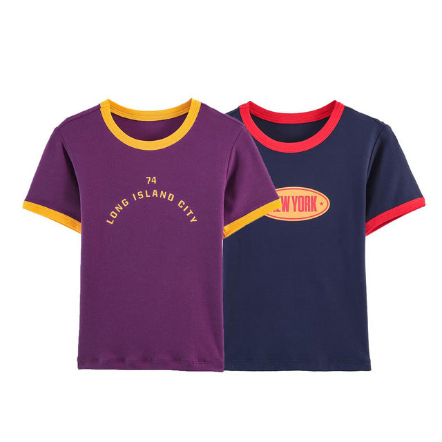Dame modernt T-shirt med kontrasterende ærmer og trykt tekst Skovae