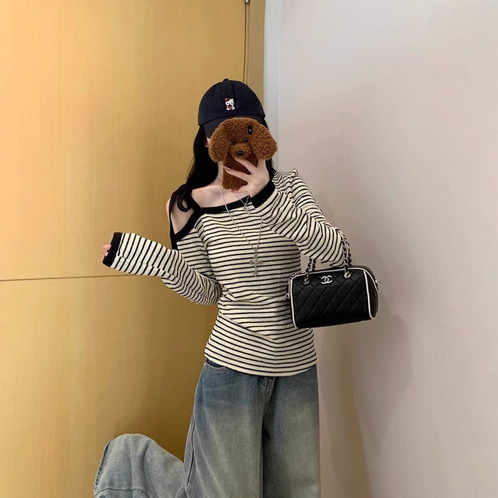 Dame langærmet top med off-shoulder design og fashionable striber Stilla