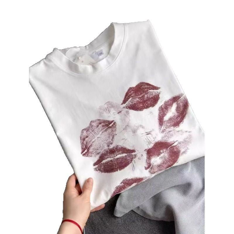 Dame T-shirt med kreativ læbe motiv og afslappet snit Stilla