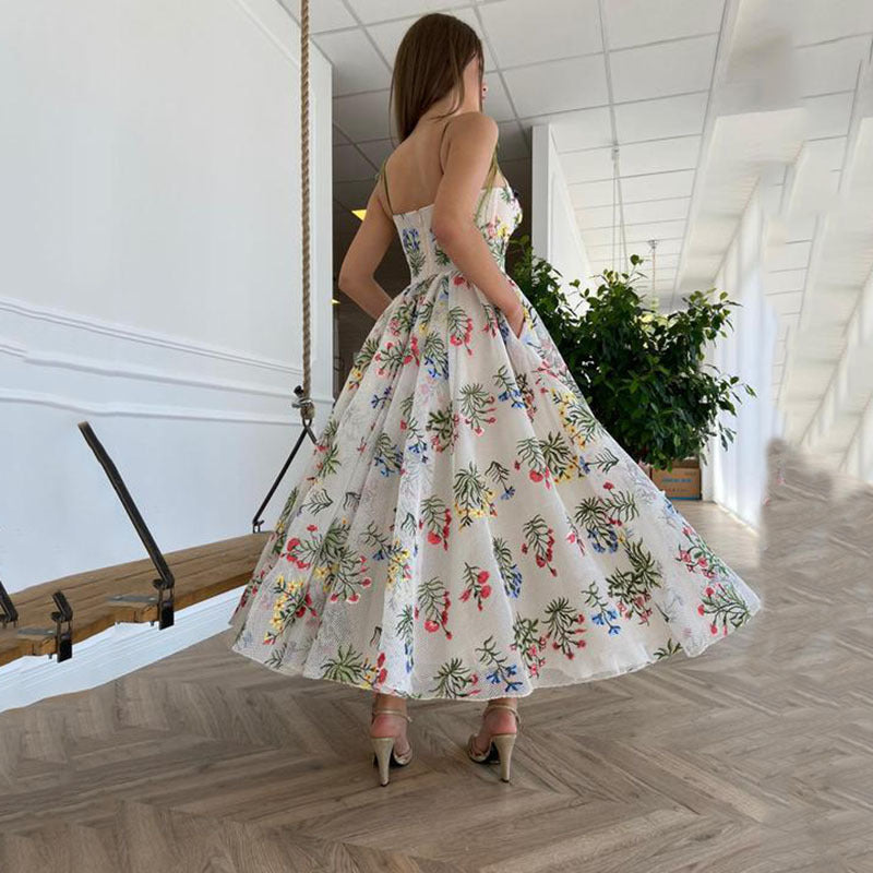Dame sommermaxikjole med blomsterbroderier og praktiske lommer Stilla