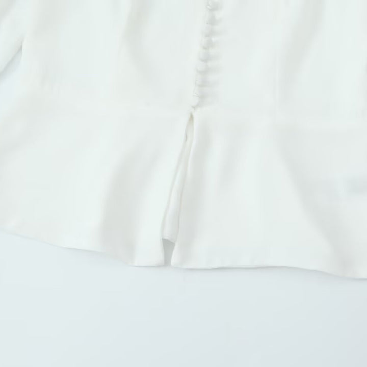 Damebluse med raffinerede puffærmer og elegant rygudskæring Stilla
