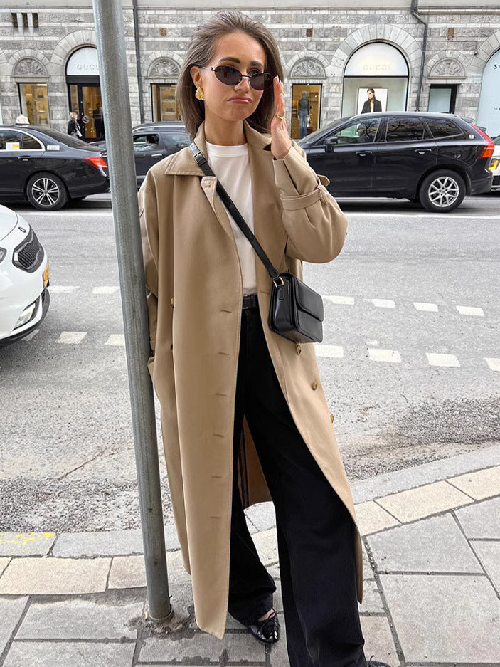 Dame Elegant Oversized-Trenchcoat med moderne snit og dekorative knapdetaljer Stilla