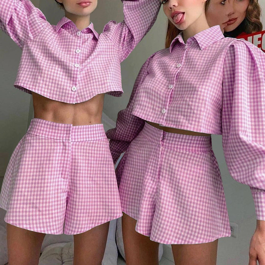 Dame sæt bestående af cropped skjorte og horteln shorts i ternet design Stilla