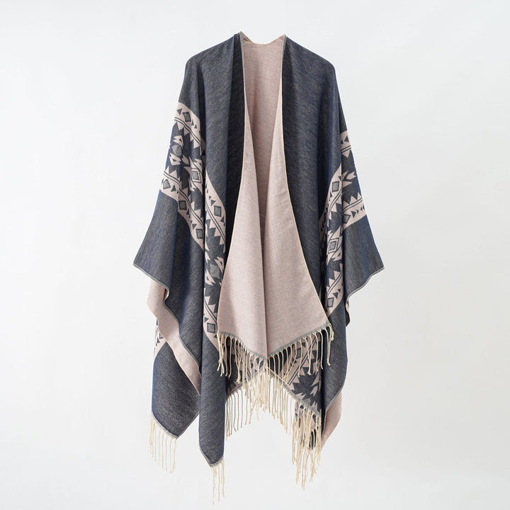 Dame Elegant Strikponcho med Kunstneriske Frynser og Blomsteragtige Accenter Skovae