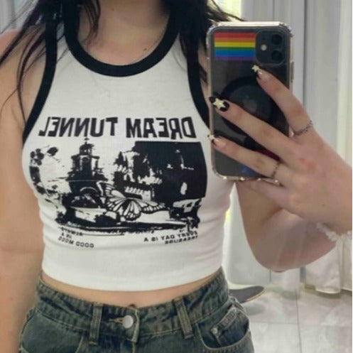 Dame Crop-top med kreativ grafiktryk og sporty design Skovae