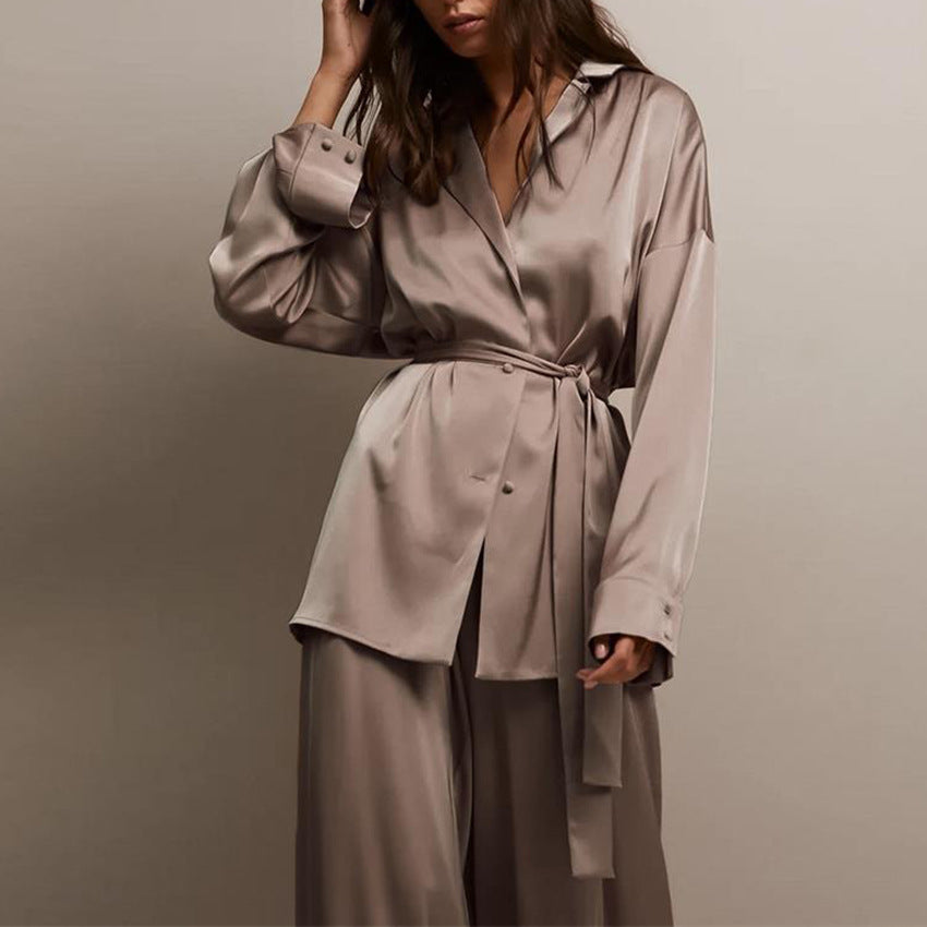 Dame Satin Pyjamas Sæt med smuk Bælte og elegant Knapdetalje Stilla