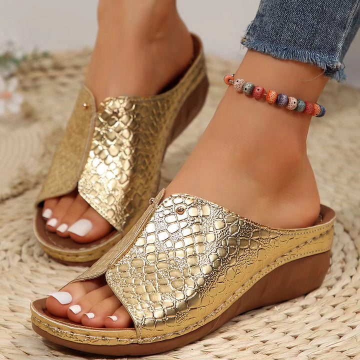 Dame Wedge-pantoletten med elegant krokodillederlook og skridsikker sål Stilla