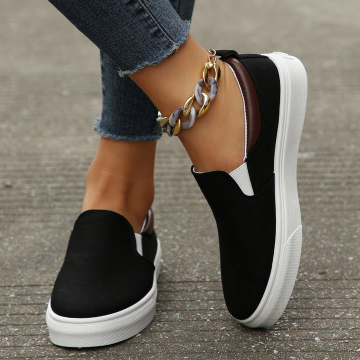 Dame Slip-On Sneakers lavet af højkvalitets overmateriale med elastiske indsatser Stilla