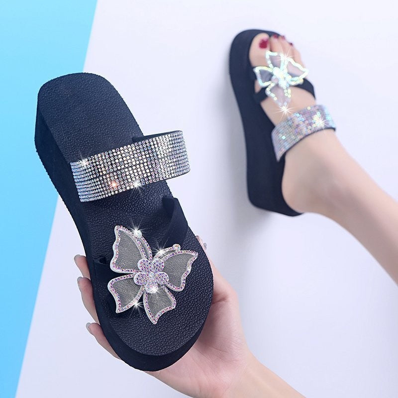 Dame Glamourøse Tåsplit Sandaler med funklende Strassdetaljer og elegante Sommerfugl accenter Stilla