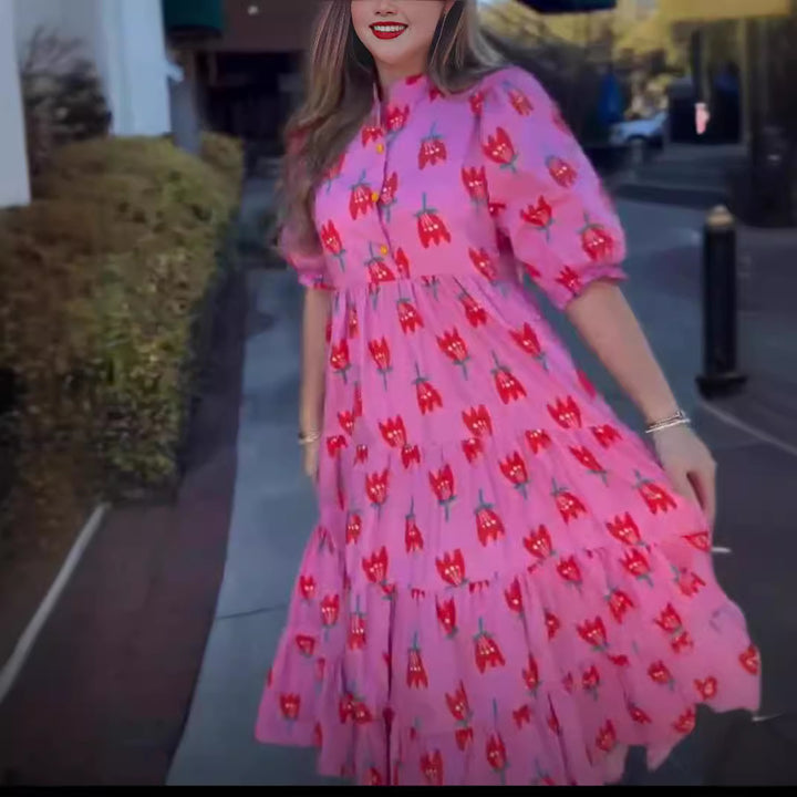 Dame Maxikjole med farverigt blomsterdesign og feminin silhuet Stilla
