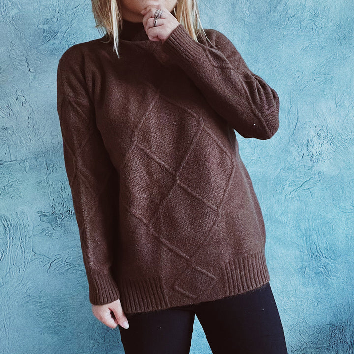 Kvindernes strikket sweater med moderne diamantmønster Stilla