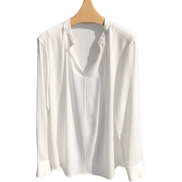 Damebluse med elegant V-udskæring og fint drapering Stilla